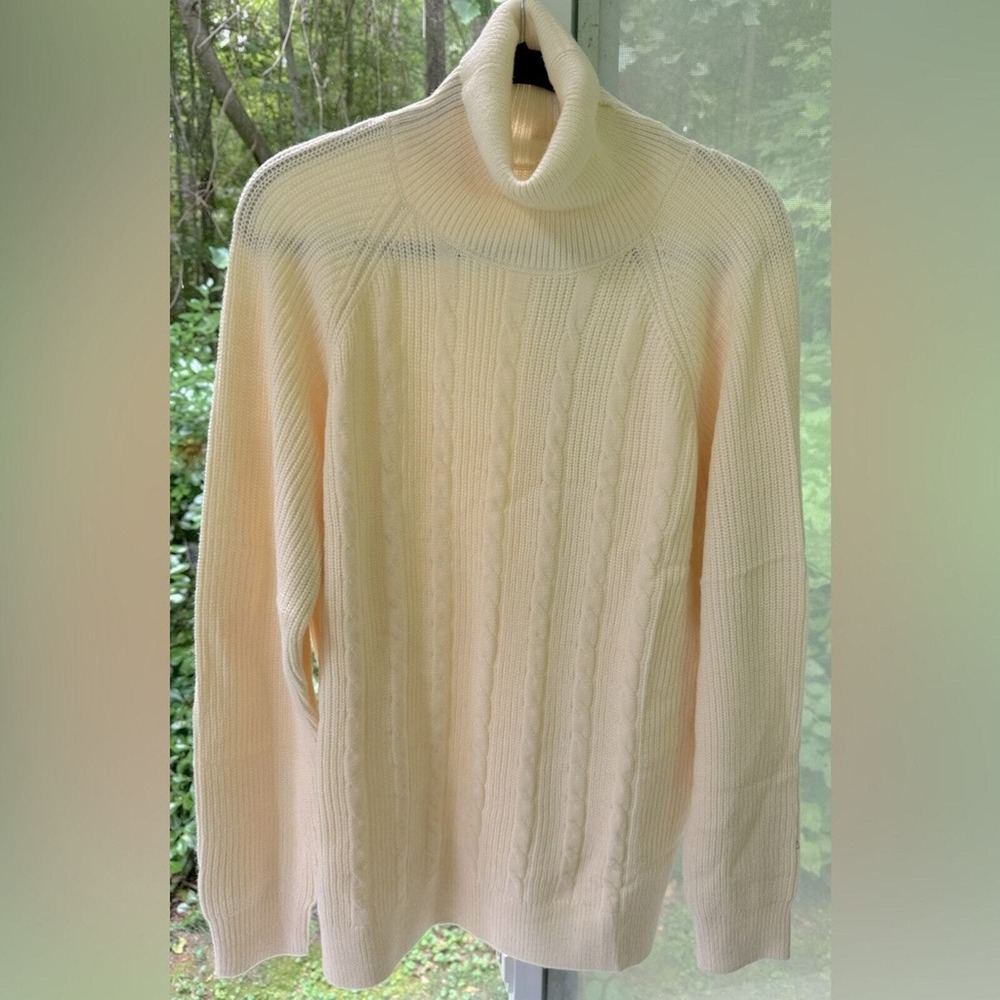 NEW Unisex Vanilla Cable Knit Turtleneck Sweater. Vintage long sleeves.